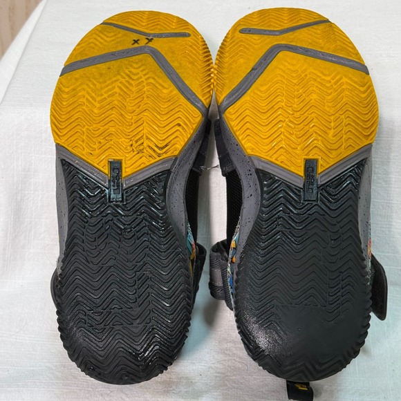 Nike Lebron Soldier Graffiti Kids Basketball Shoes Black Yellow Graffiti SZ 7Y - Picture 6 of 9